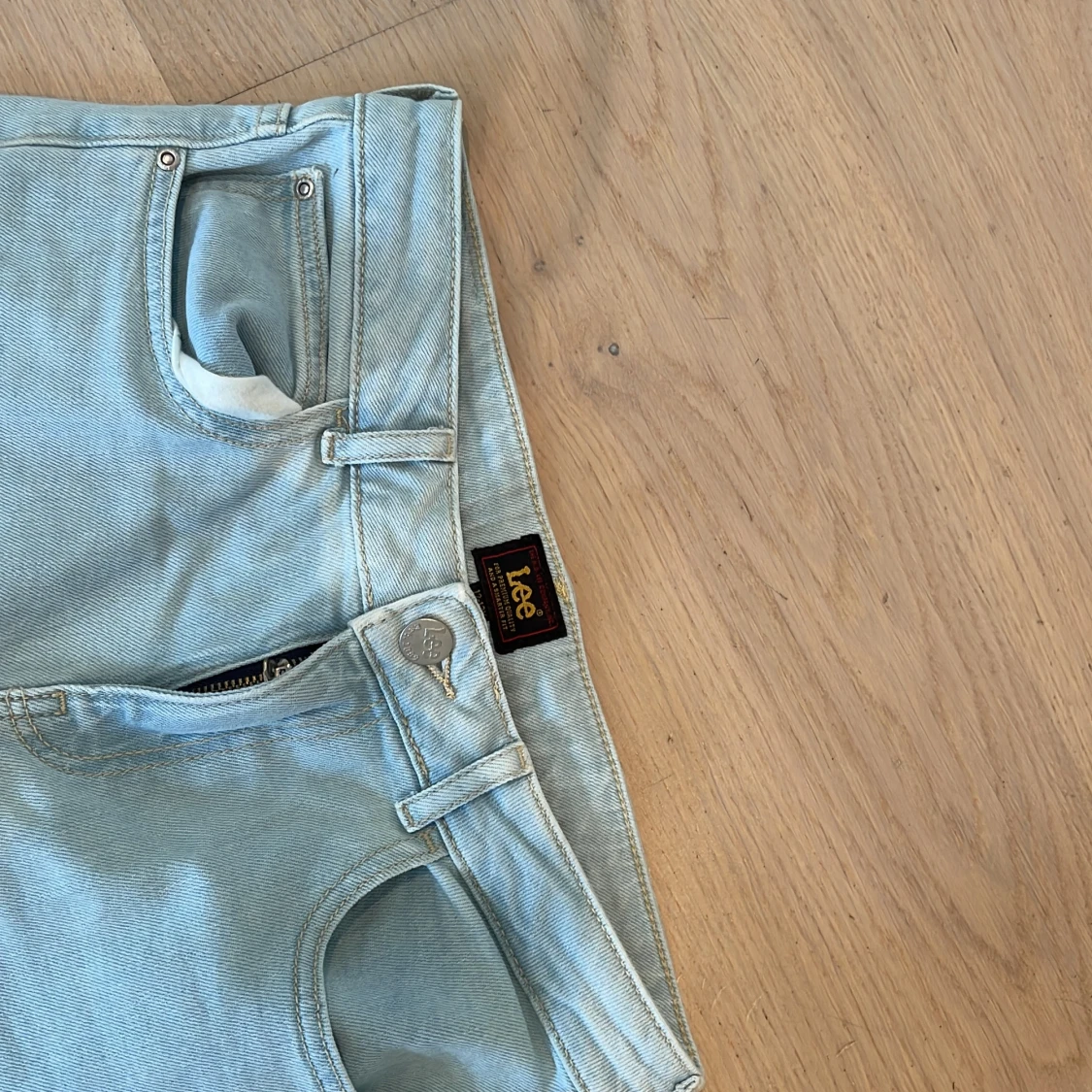 Ljusblå raka jeans från Lee - 1