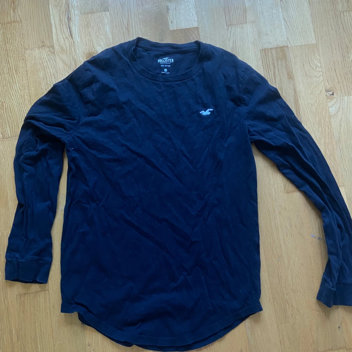 Svart långärmad tröja från Hollister - 1