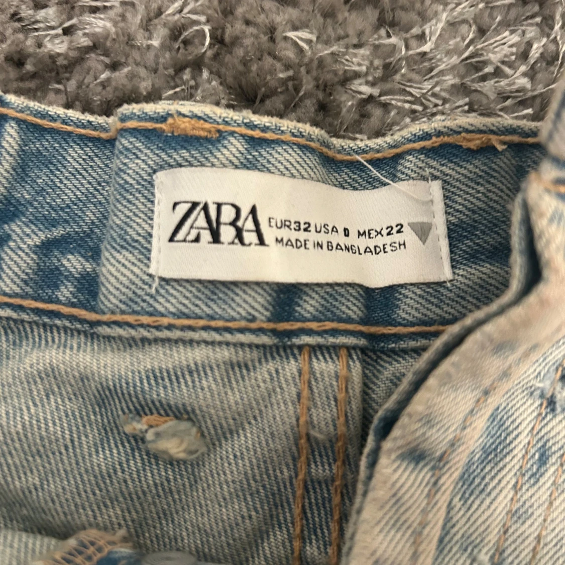 Ljusa jeansshorts från Zara - 2