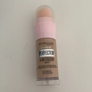 Maybelline Perfector 4-in-1 Glow 00 - Maybelline Instant Anti Age Perfector 4-in-1 Glow i nyansen 00 Fair Light.