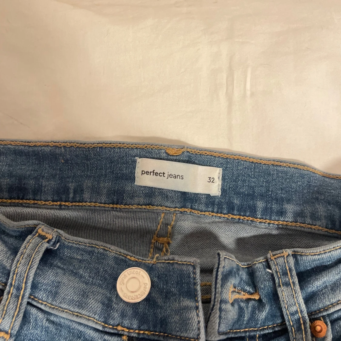 Blå bootcut jeans från Ginatricot  - 1