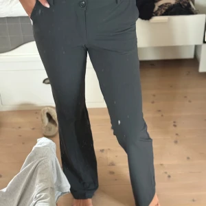 Grå Weston från penn&ink - Grå weston från penn&ink, knappt använda. Stretchiga 