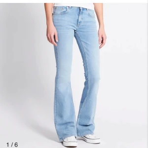 lågmidjade bootcut jeans - jättesnygga jeans men förstora för mig😫💘