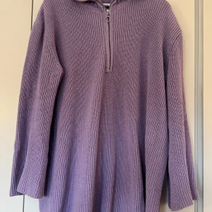 Sweater från Chiquelle - Dam Sweater från Chiquelle, oversize i modell men storlek XS/S. 