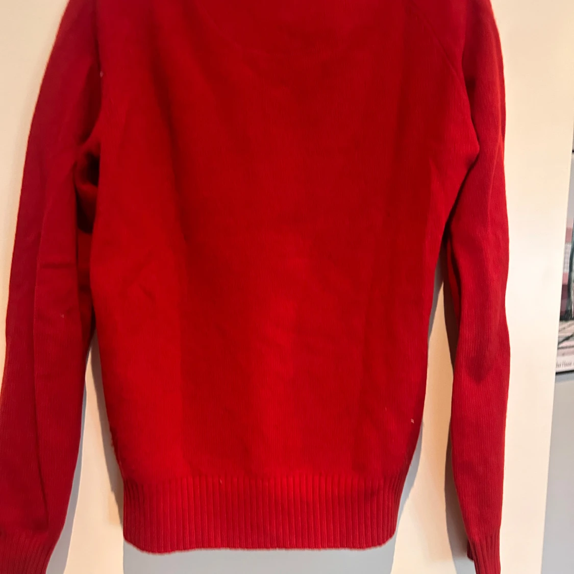 Röd ulltröja med v-ringning Lundhags - 1