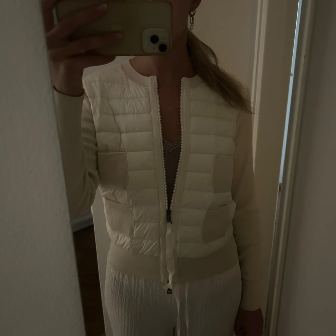 Beige cardigan jacka från Moncler