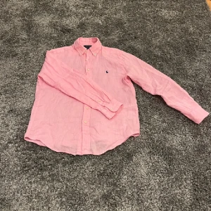 Ralph Lauren Skjorta  - Säljer en skön skjorta perfekt till sommaren | Stl 10-12yrs (152cm) | 10/10 (endast testad) | Pris: 600kr | Skriv till mig vid frågor och funderingar!