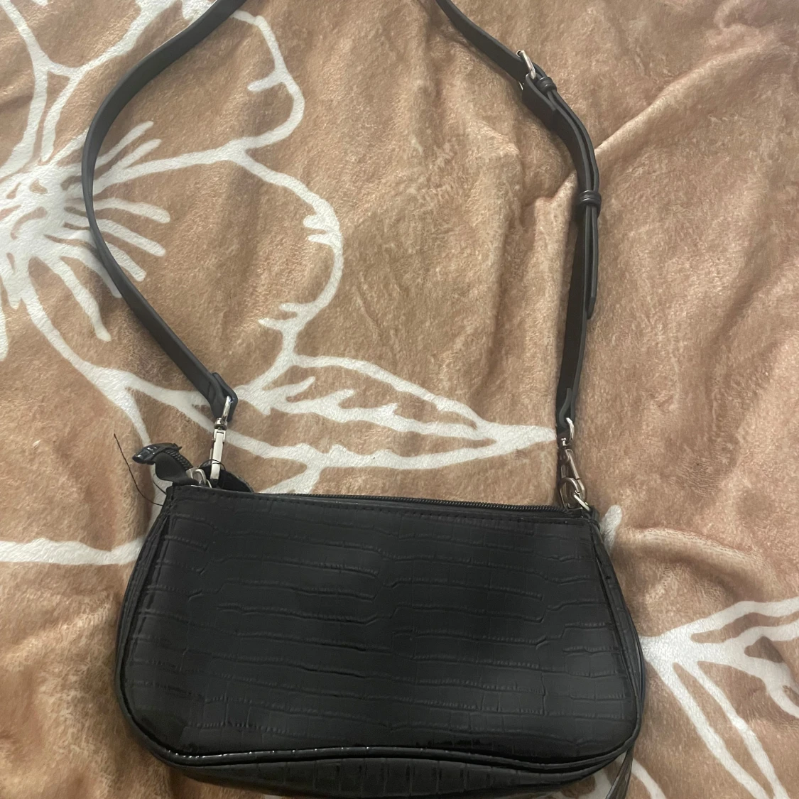 Svart axelväska - 1