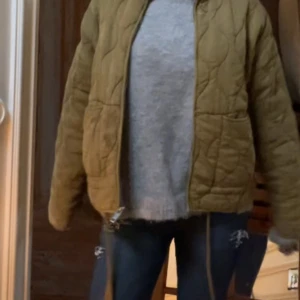 Zara jacka  - Zara finns defekt 