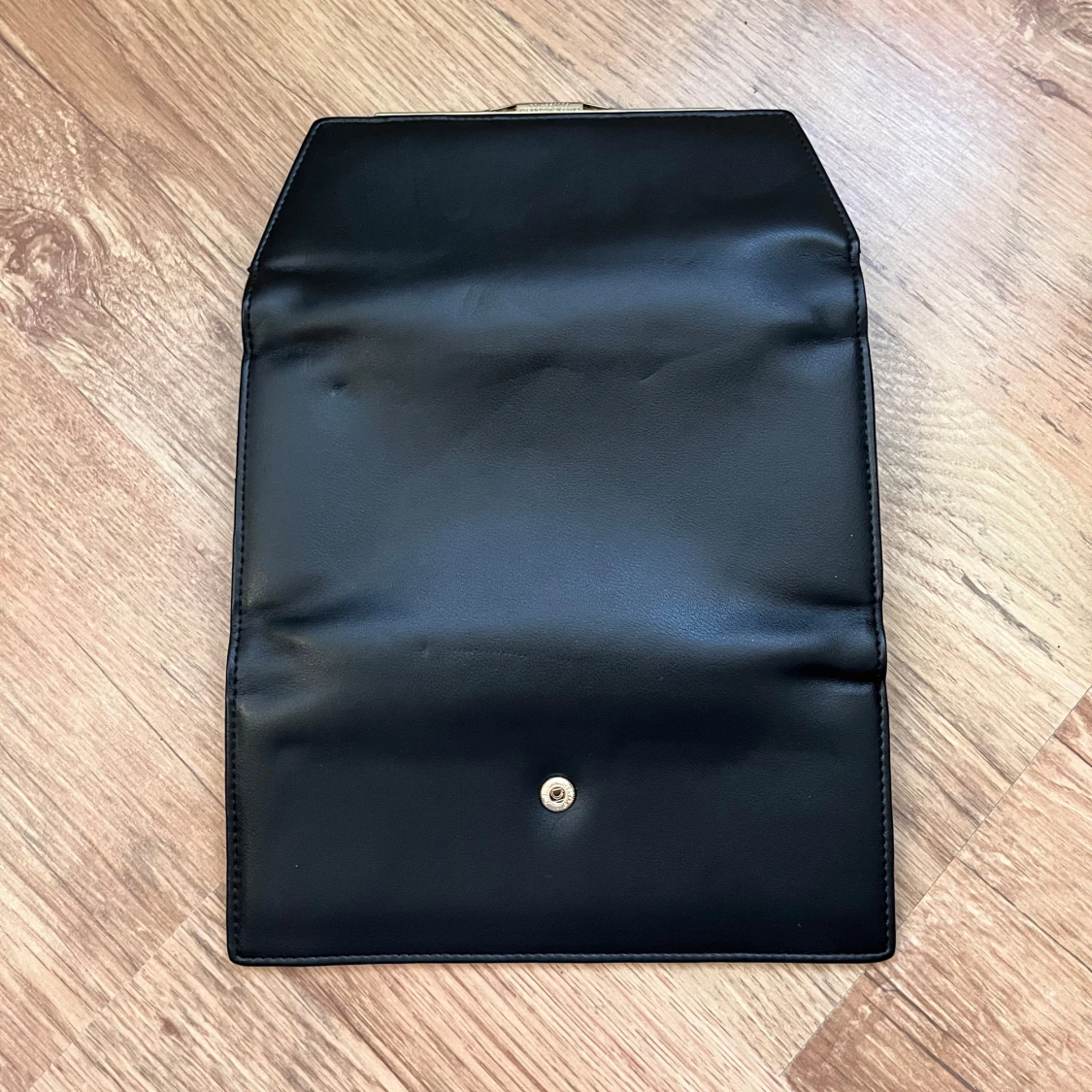 Ny och oanvänd svart plånbok med metallspänne - 4