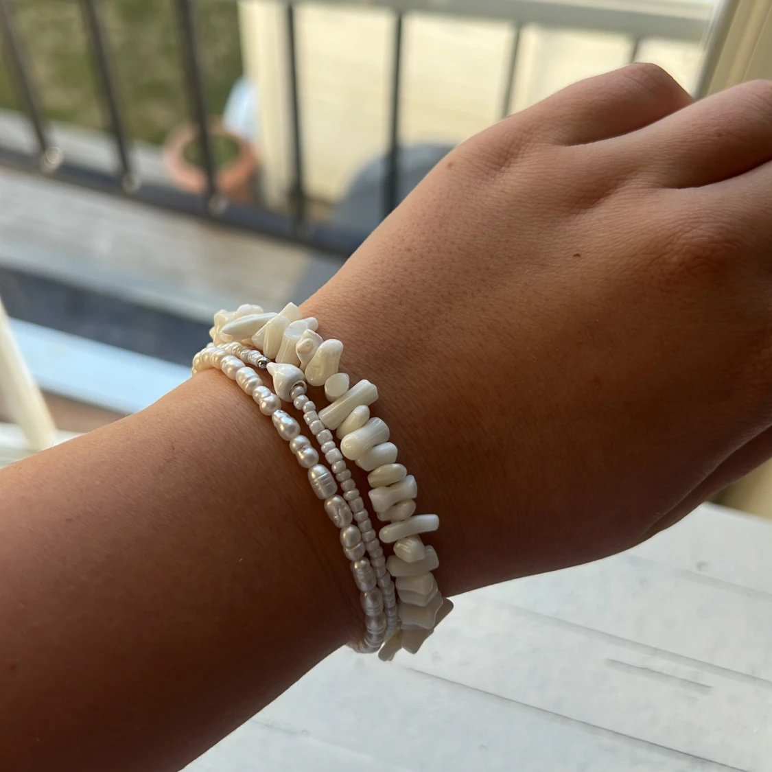 Vitt pärlarmband från Edblad - 1