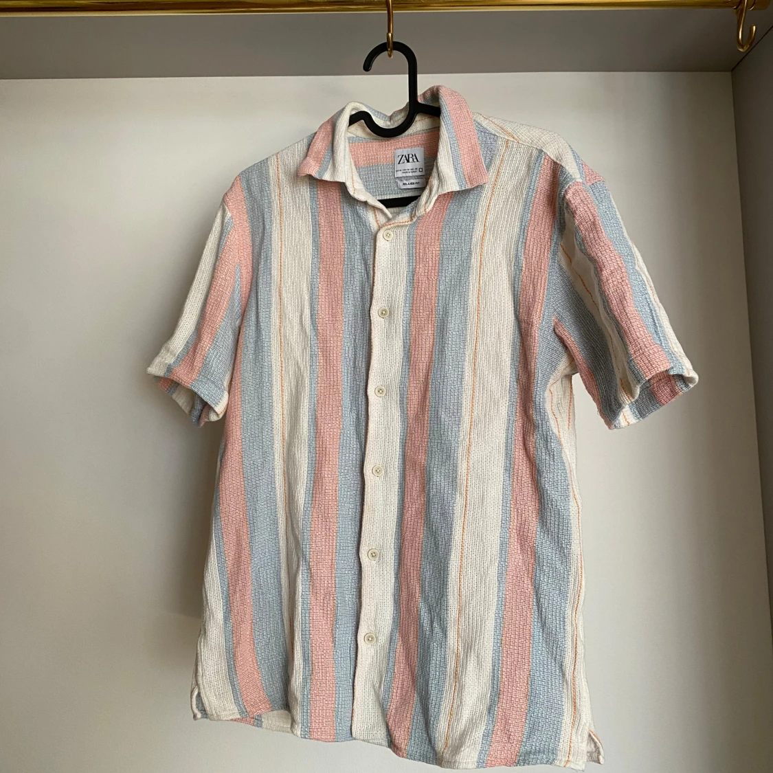 Randig kortärmad skjorta från Zara