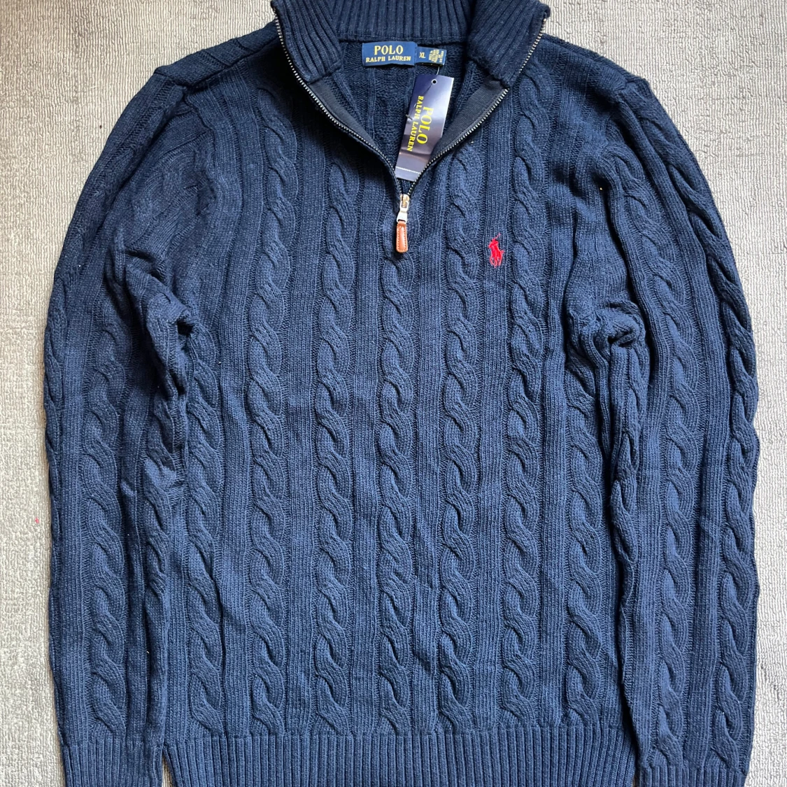 Mörkblå stickad tröja från Ralph Lauren LÄS BESKRIVNING