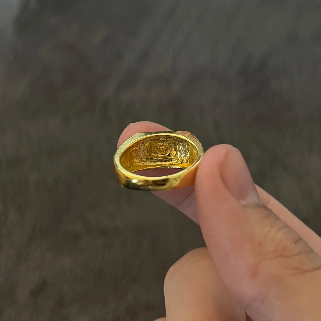 Guldfärgad ring med sten - 3