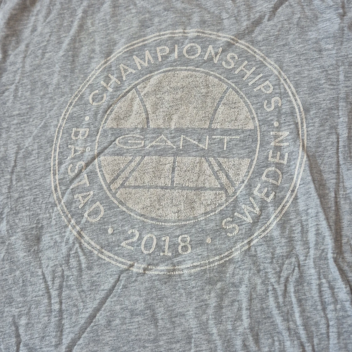 Grå t-shirt från Gant - 2