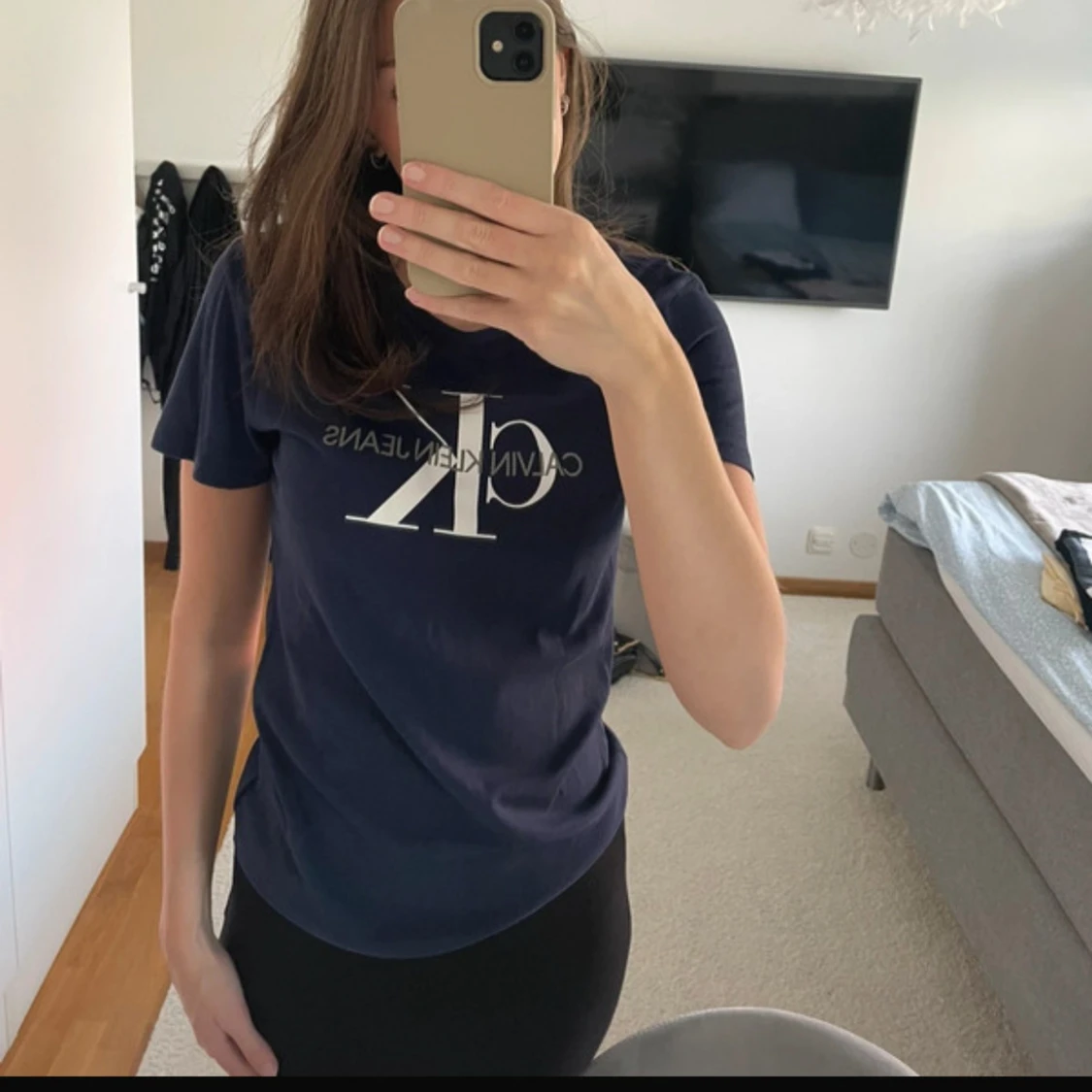 Mörkblå t-shirt från Calvin Klein Jeans