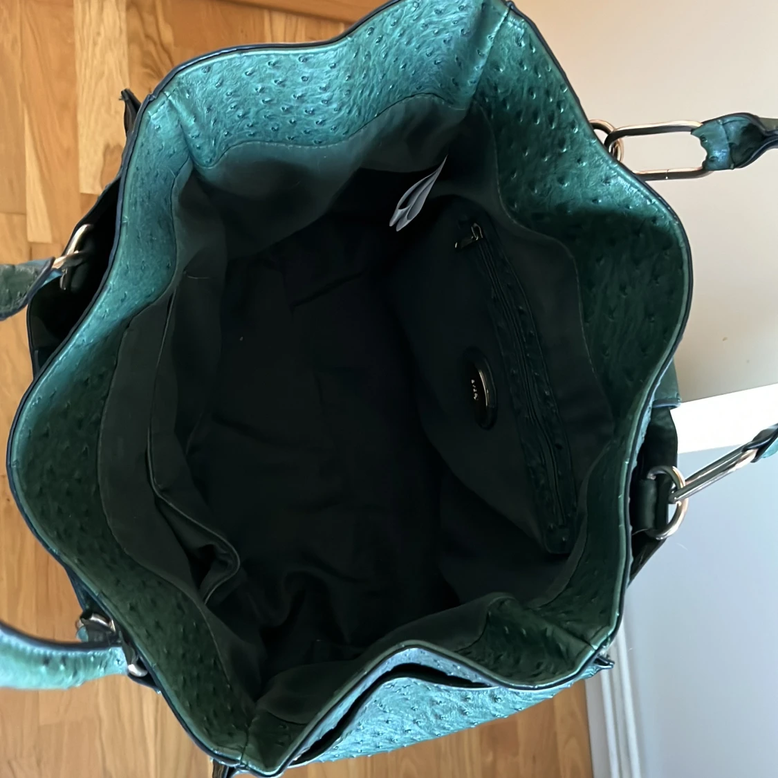 Grön handväska med struktur - 2