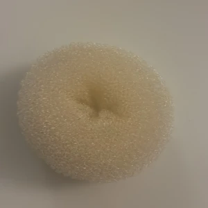 Donut bun maker - Ändvändbar donut ring som används för att sätt upp håret i en bulle!