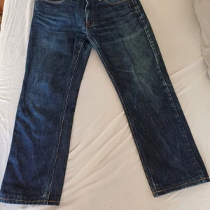Acne jeans - Acne jeans modell mic rigid. Extremt bra skick inga defekter. Storlek 31/34 men de sitter ganska mycket kortare