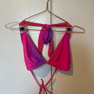 Rosa och lila bikini med smyckesdetaljer - Bikini ! 