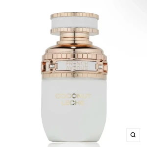 Coconut Leche  - Coconut Leche. Doften är inspirerad av krämig kokos och sötma, perfekt för dig som älskar gourmand-dofter. Har bara öppnat lådan för att dofta på den en gång! 🥥 🍫 