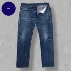 A. P. C Jeans Selvedge  - Säljer nu dessa grymt snygga jeans från A. P. C ! Jeansen är i superbra skick, och är selvedge. | Storlek W30. | Nypris: 2 700. | Mått: Midja: ca 40 cm, Ytterbenslängd: ca 91 cm. | Skriv vid funderingar!
