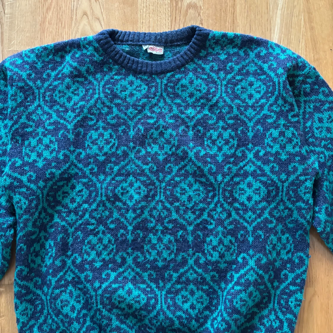 Blå och turkos mönstrad tröja från Elisa - 1