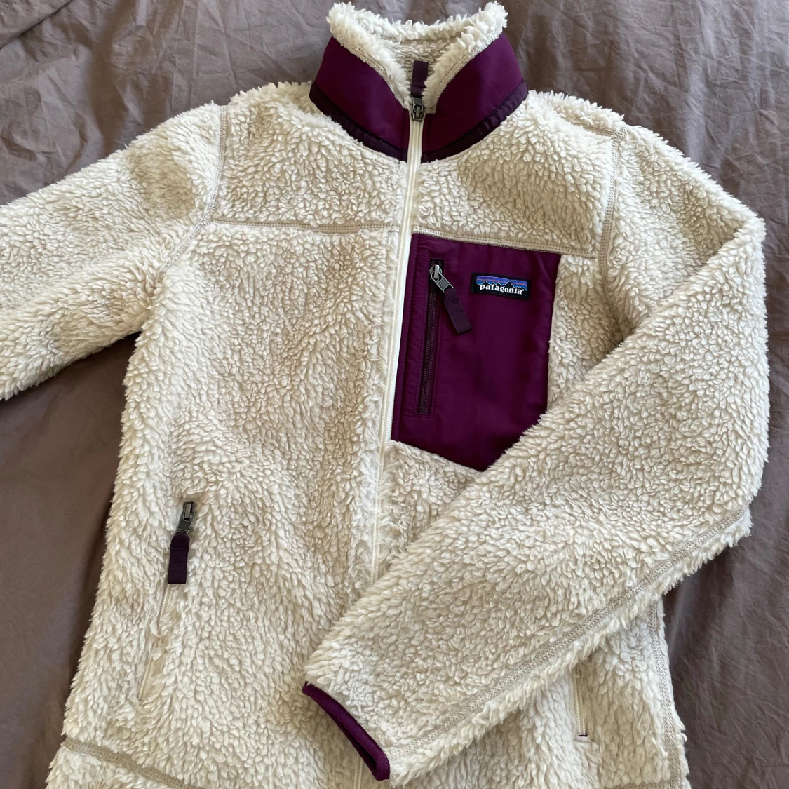 Vit teddyjacka från Patagonia