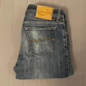 Jacob Cohën jeans blå - Skitsnygga jeans från Jacob Cohën med skön wash och najs revor. Nypris: 5000kr+ Skriv vid frågor eller funderingar💯🙌✌️