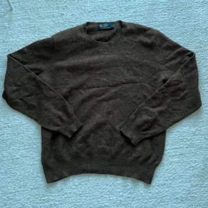 Ralph lauren tröja - En riktigt snygg stickad tröja från ralph lauren i storlek L. Skick 9/10. Hör av er vid intresse