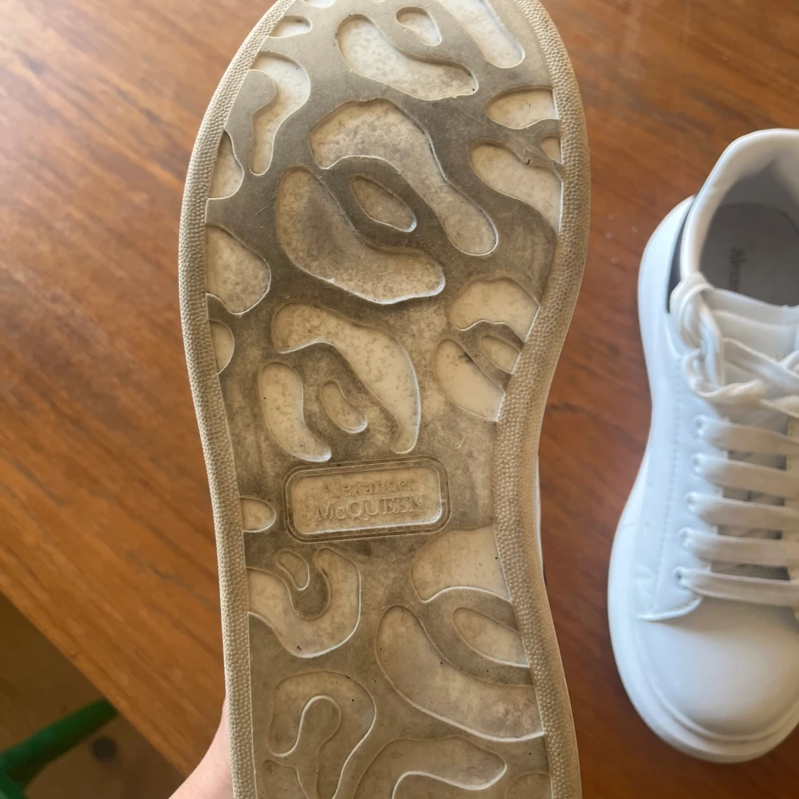 Vita sneakers från Alexander McQueen - 4