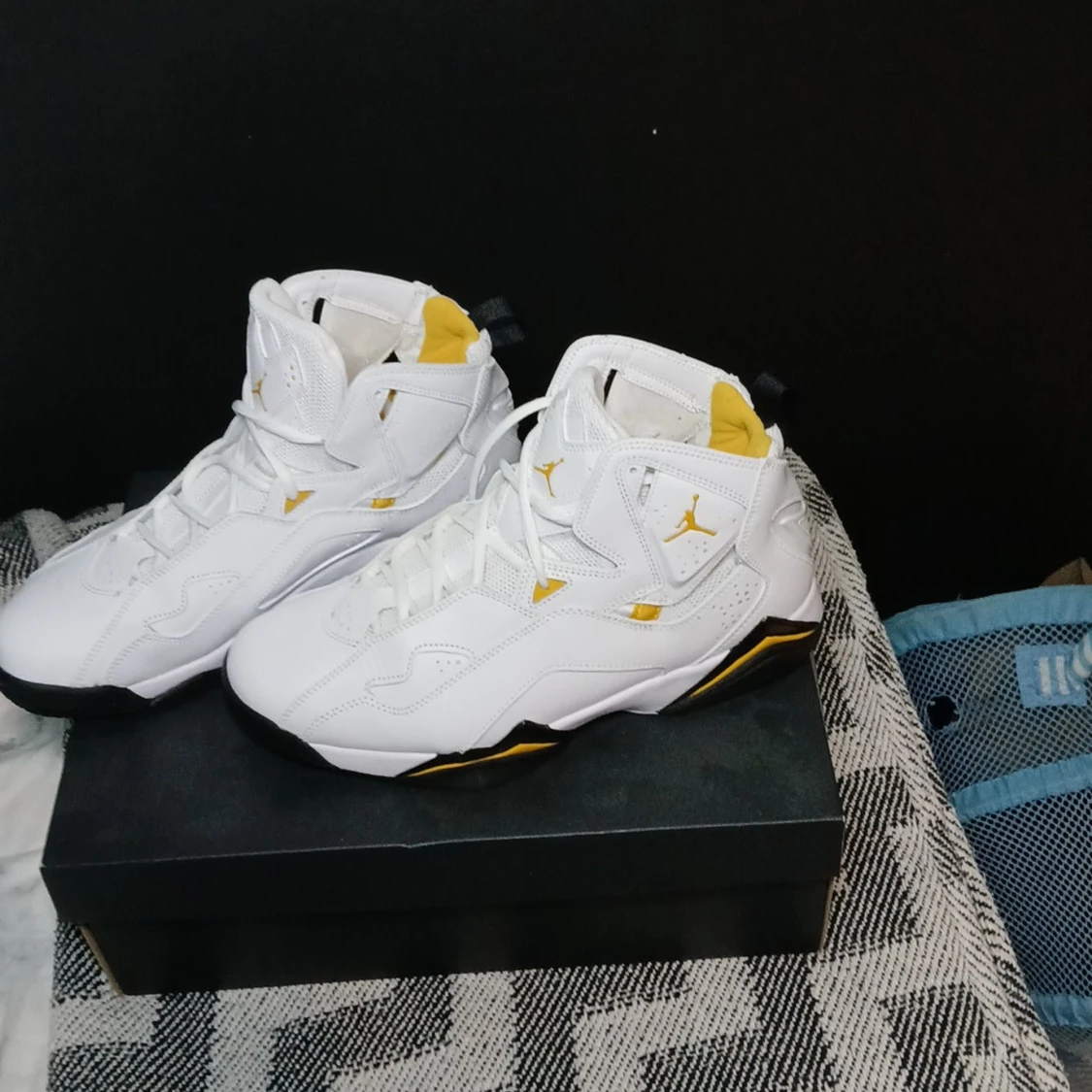 Vita och gula Nike Air Jordans Aldrig Använda!! - 3