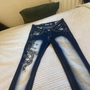  Crazy Age jeans  -  Snygga blå jeans från Crazy Age.     