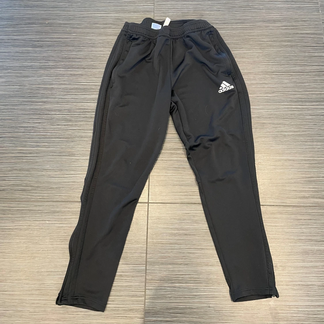 Svarta träningsbyxor från Adidas - 1