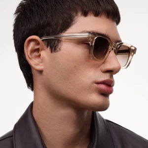 Chimi solglasögon - Säljer mina sjukt snygga solglasögon från chimi! Modellen är 04 ecru och de är i mycket fint skick❤️Nypris: 1400 kr