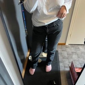 Levis jeans låg midja - Jag är 160cm! Dessa är använda 3-5 gånger