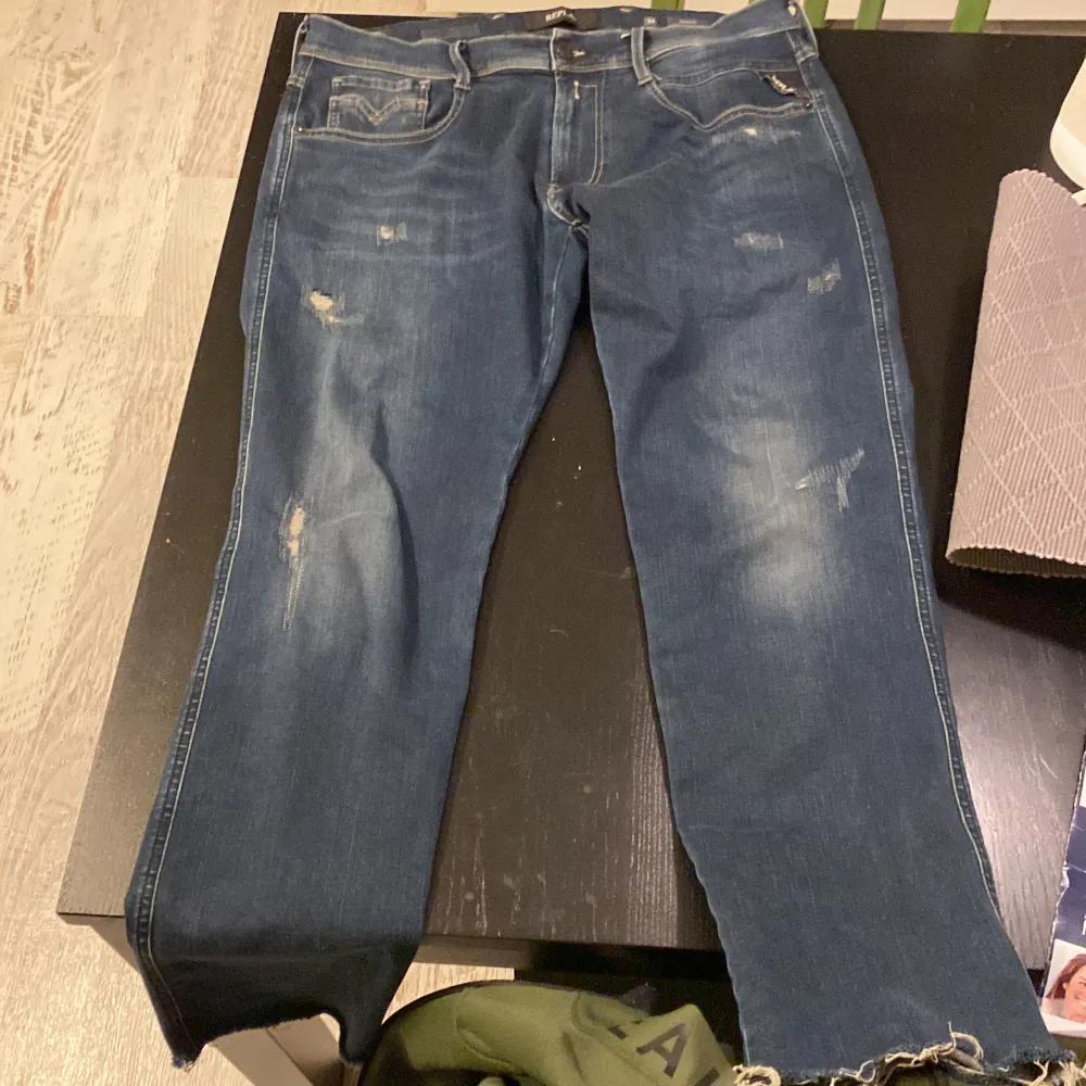 Snygga replay jeans i storlek 30-34 passar 32-34. Farkut & Housut.