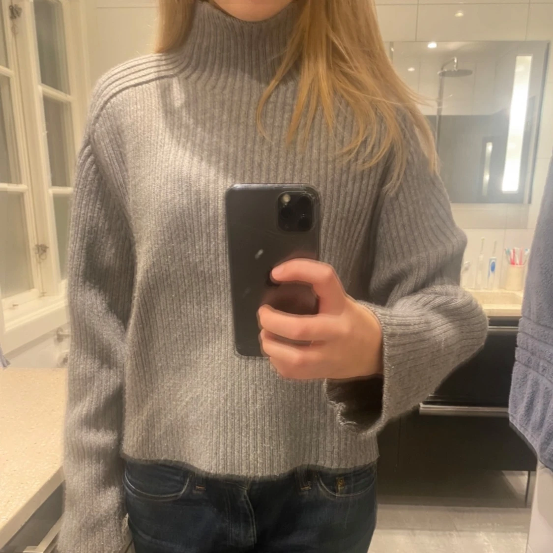 Grå ribbad polotröja - 1