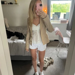 Trenchcoat Åhléns  - ❌Inte mina bilder❌Trenchcoat från Åhléns som knappt använts. Märke: Inwear 