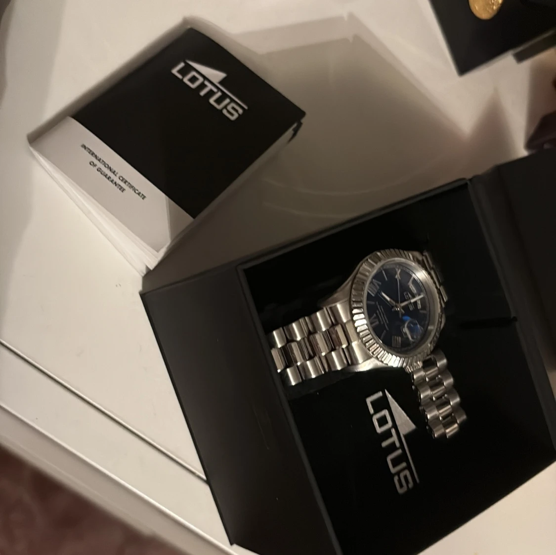 Silverfärgad klocka från Lotus - 2