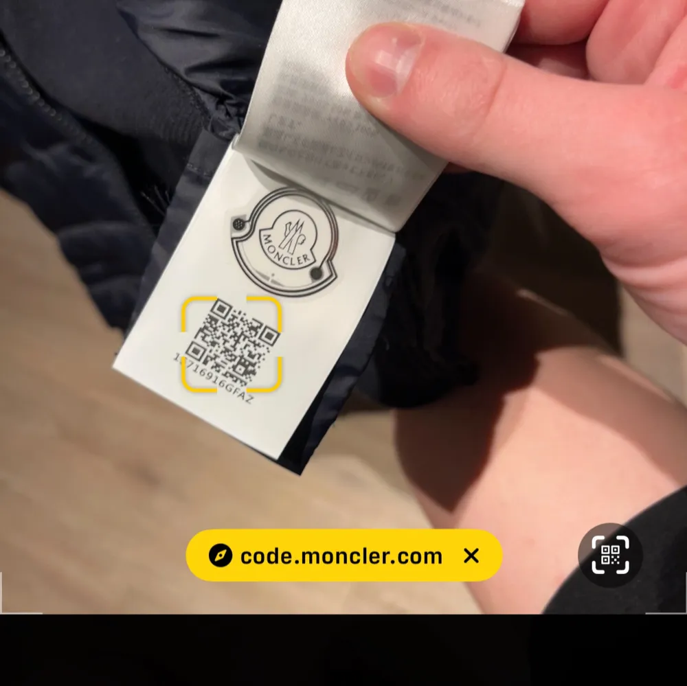 Sjukt fet moncler cardigan i storlek M | passar S ca 175-185 beroende på vad man väger | helt ny tags kvar | qr samt nfc scan | marinblå | för mer info skriv privat!. Takit.