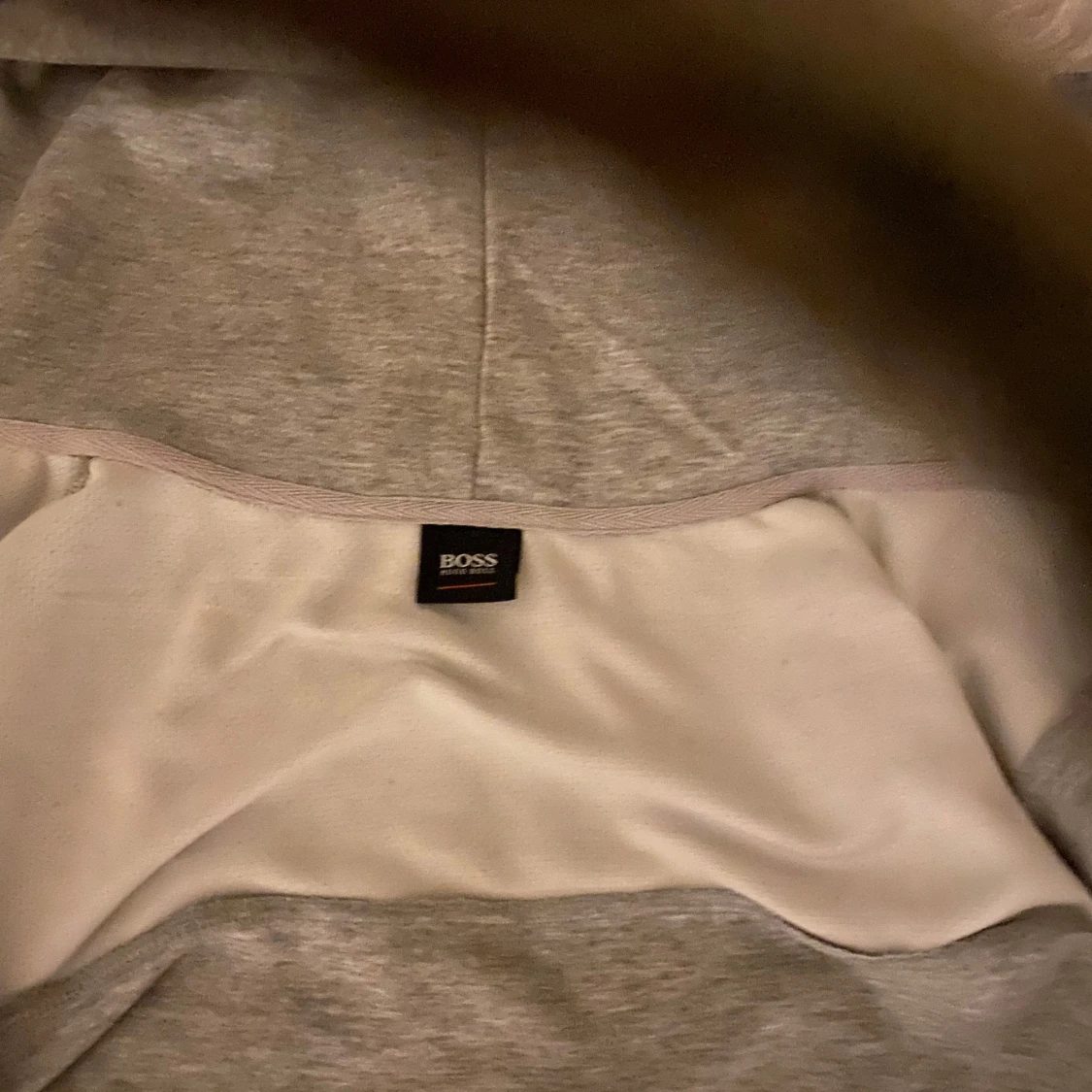 Grå hoodie från Hugo Boss - 1
