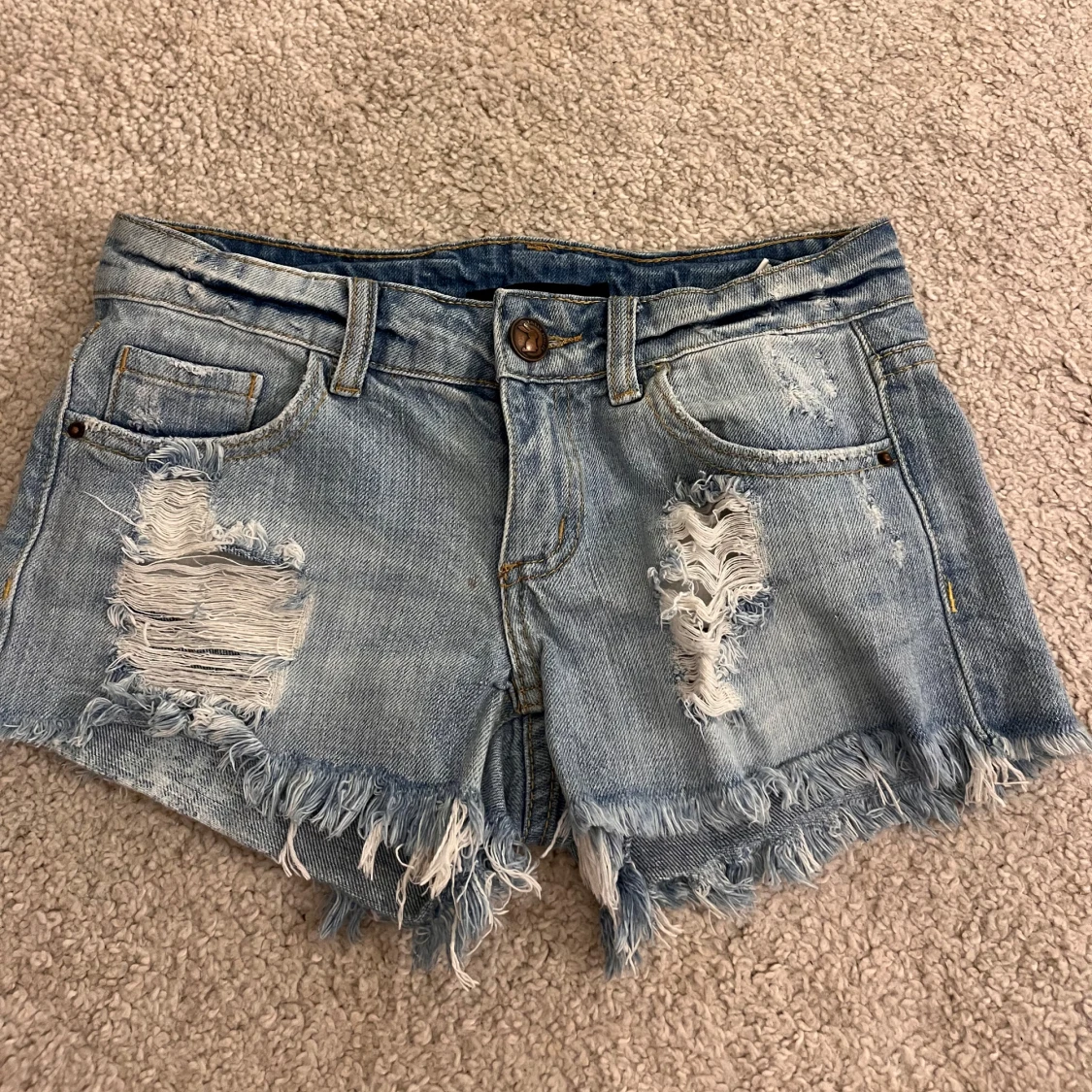 Lågmidjade jeansshorts 