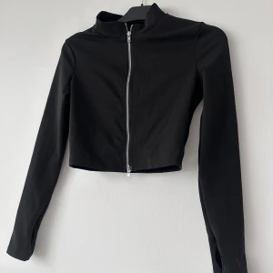 Sportig tröja me zip - Tröja, aldrig använd