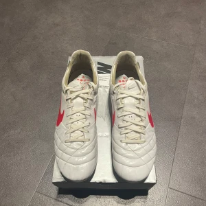 Nike Tiempo IV FG - Storlek 42, sällsynt par, väldigt bra skick