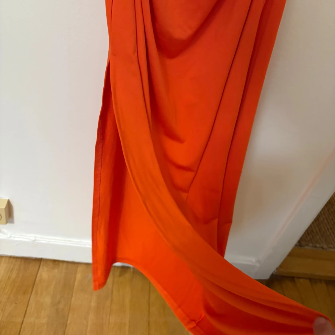 Orange långklänning med knutdetalj från SHEIN - 1