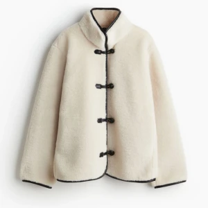 Jacka - Suuuuuper fin, använd fåtal gånger. Skriv dm för privata bilder. Slutsåld på hemsidan 