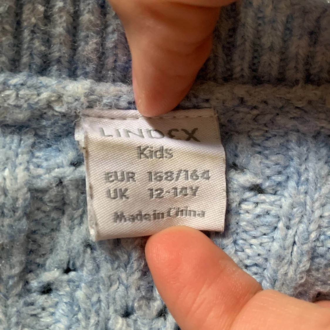 Ljusblå stickad tröja med volang från Lindex - 3