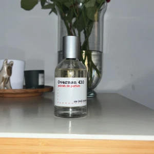One bold chemist Overman 43.0  - Parfym från oneboldchemist luktar mycket läder och har ungefär hela flaskan kvar nypris är 349kr