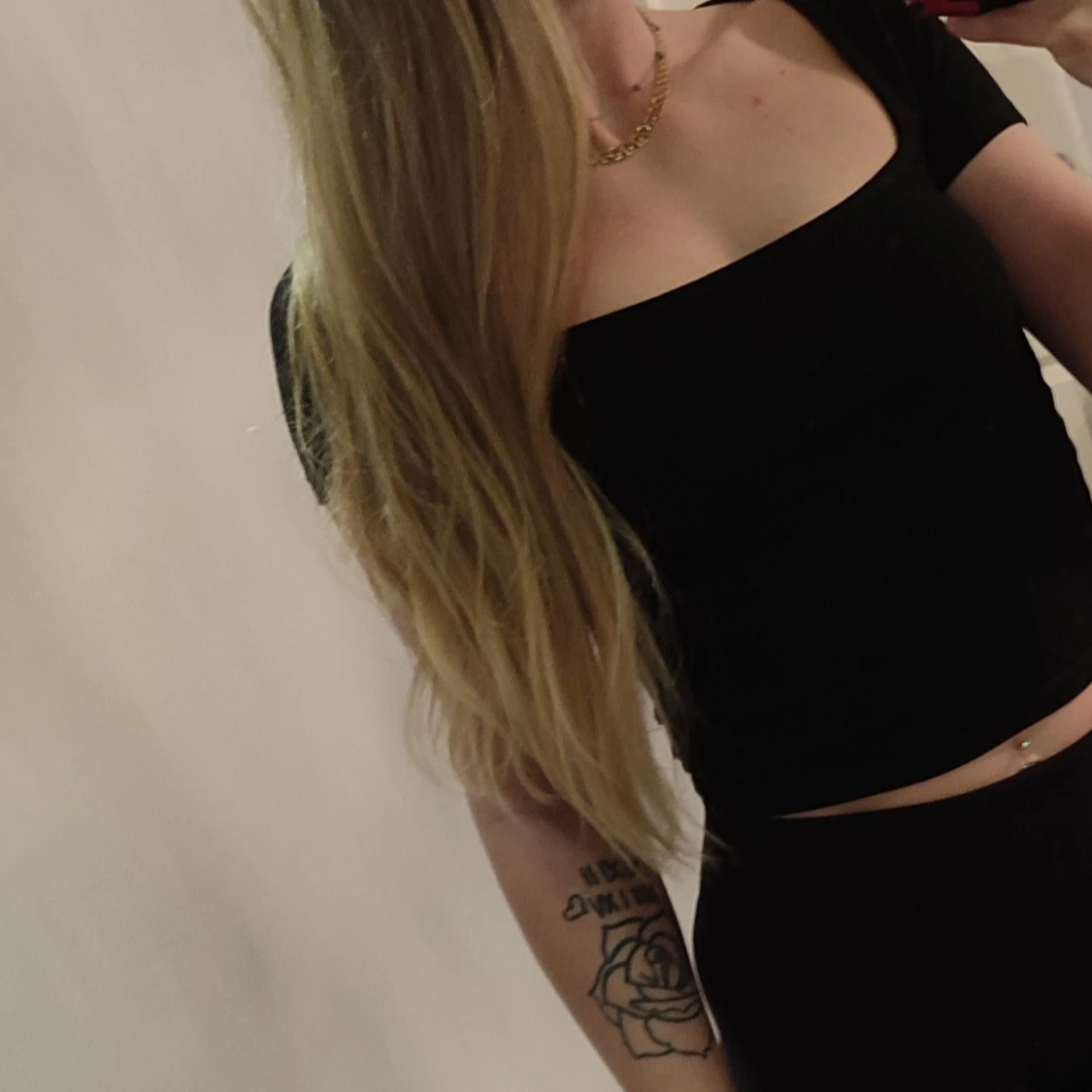 Svart croppad topp med fyrkantig ringning - 1